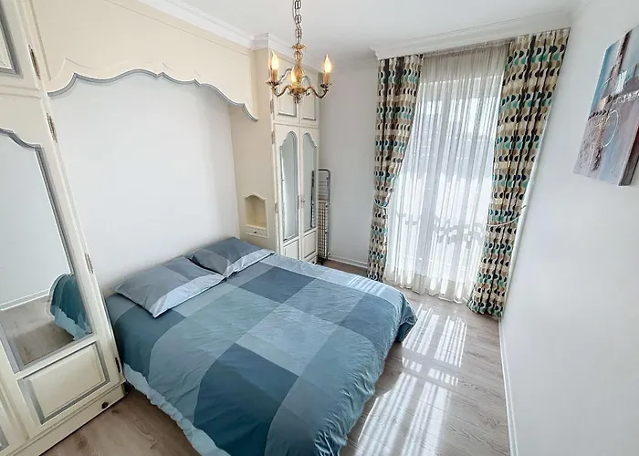 Appartement Au Centre De Avec Garage Privatif Et Wi-fi Gratuite - Fr-1-361-510 Granville