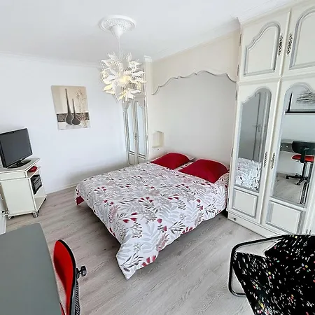 Au Centre De Avec Garage Privatif Et Wi-fi Gratuite - Fr-1-361-510 *