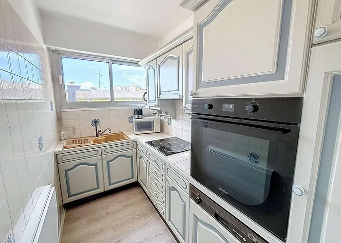 Au Centre De Avec Garage Privatif Et Wi-fi Gratuite - Fr-1-361-510 Granville