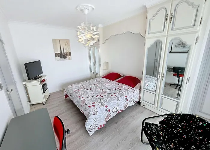 Au Centre De Avec Garage Privatif Et Wi-fi Gratuite - Fr-1-361-510 *